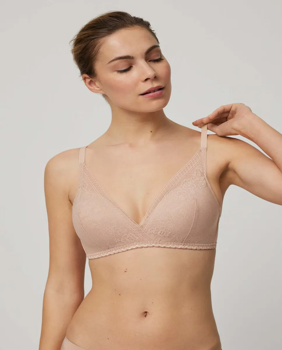 Треугольный бюстгальтер без косточек с мягкими чашками и кружевом Ysabel Mora, цвет Nude
Треугольный бюстгальтер без косточек с мягкими чашками и кружевом Ysabel Mora, цвет Nude