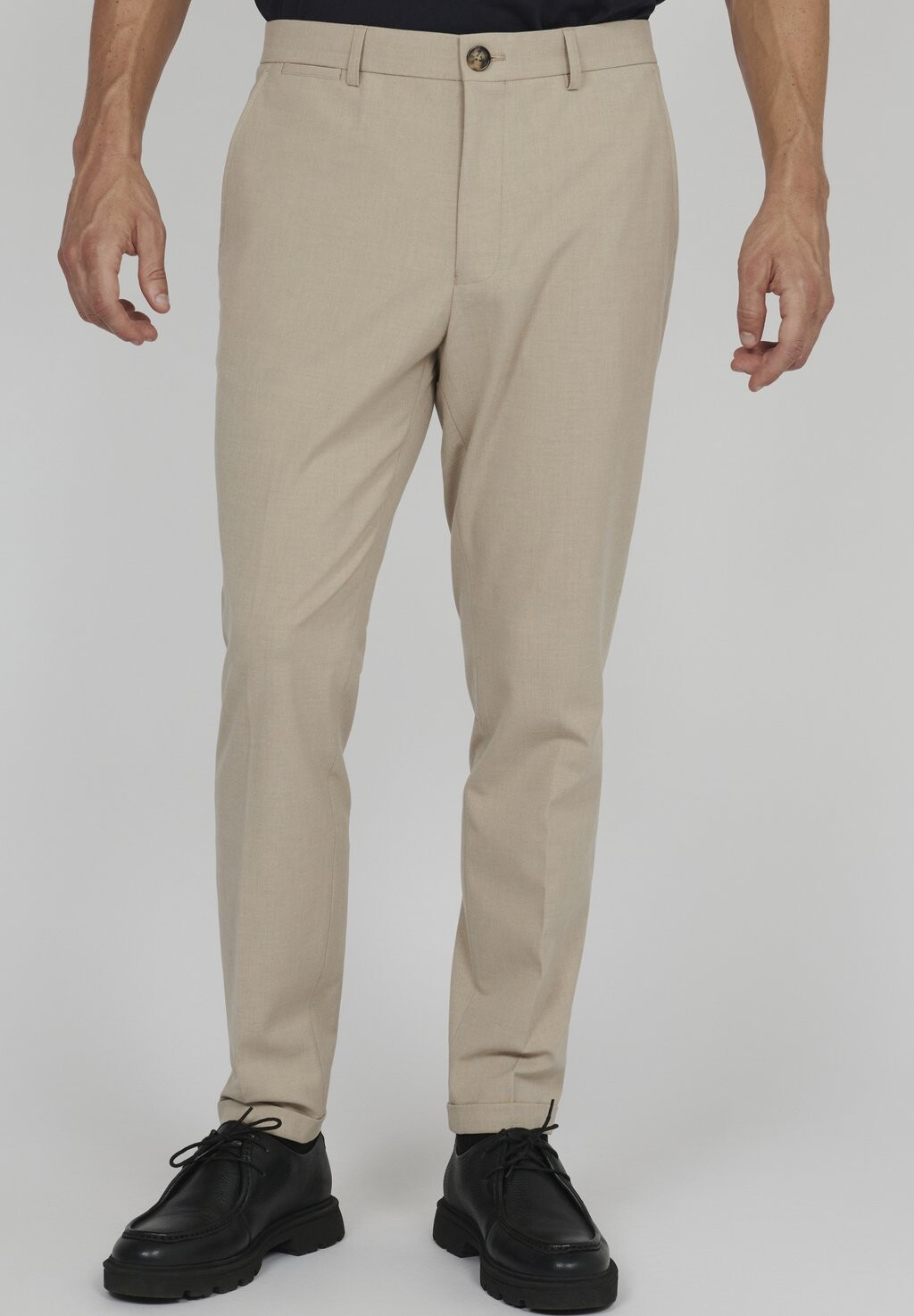 Чинос Liam Matinique, цвет winter twig melange
Чинос Liam Matinique, цвет winter twig melange