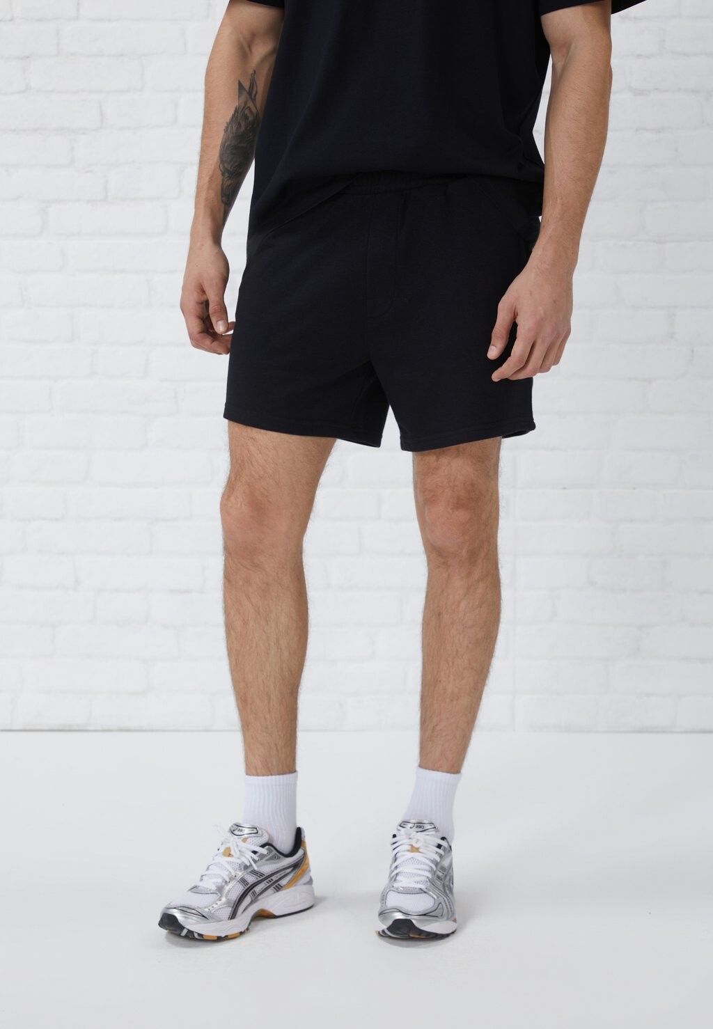 Базовая футболка BASIC T-SHRIT + SHORTS SET Pier One, черный
Базовая футболка BASIC T-SHRIT + SHORTS SET Pier One, черный