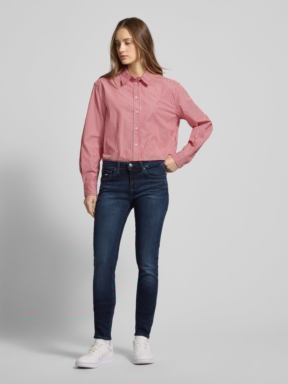 Джинсы облегающего кроя с пятью карманами, модель «SOPHIE» Tommy Jeans, темно-синий
Джинсы облегающего кроя с пятью карманами, модель «SOPHIE» Tommy Jeans, темно-синий