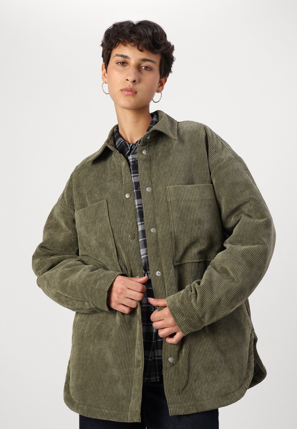 Легкая куртка NMELLY OVERSHIRT Noisy May, хаки
Легкая куртка NMELLY OVERSHIRT Noisy May, хаки