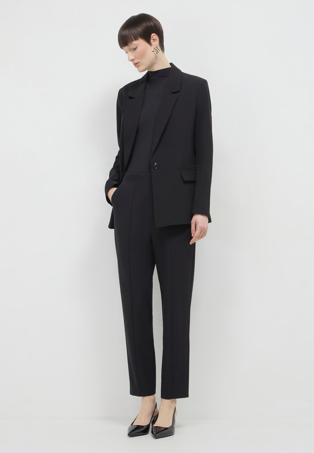 Брюки VITA ALTA Calliope, черный
Брюки VITA ALTA Calliope, черный