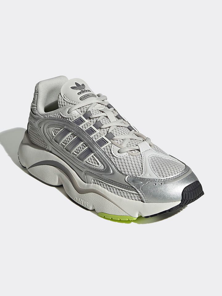 Кроссовки на шнуровке adidas, цвет weiß/silber
Кроссовки на шнуровке adidas, цвет weiß/silber