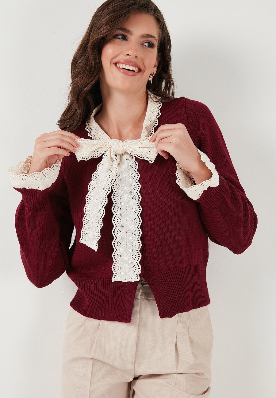 Кардиган LELA REGULAR FIT, Bordeaux
Кардиган LELA REGULAR FIT, Bordeaux