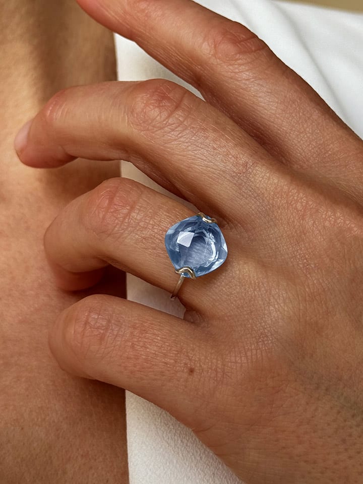 Les Petites Précieuses Серебряное кольцо с драгоценными камнями
Les Petites Précieuses Серебряное кольцо с драгоценными камнями