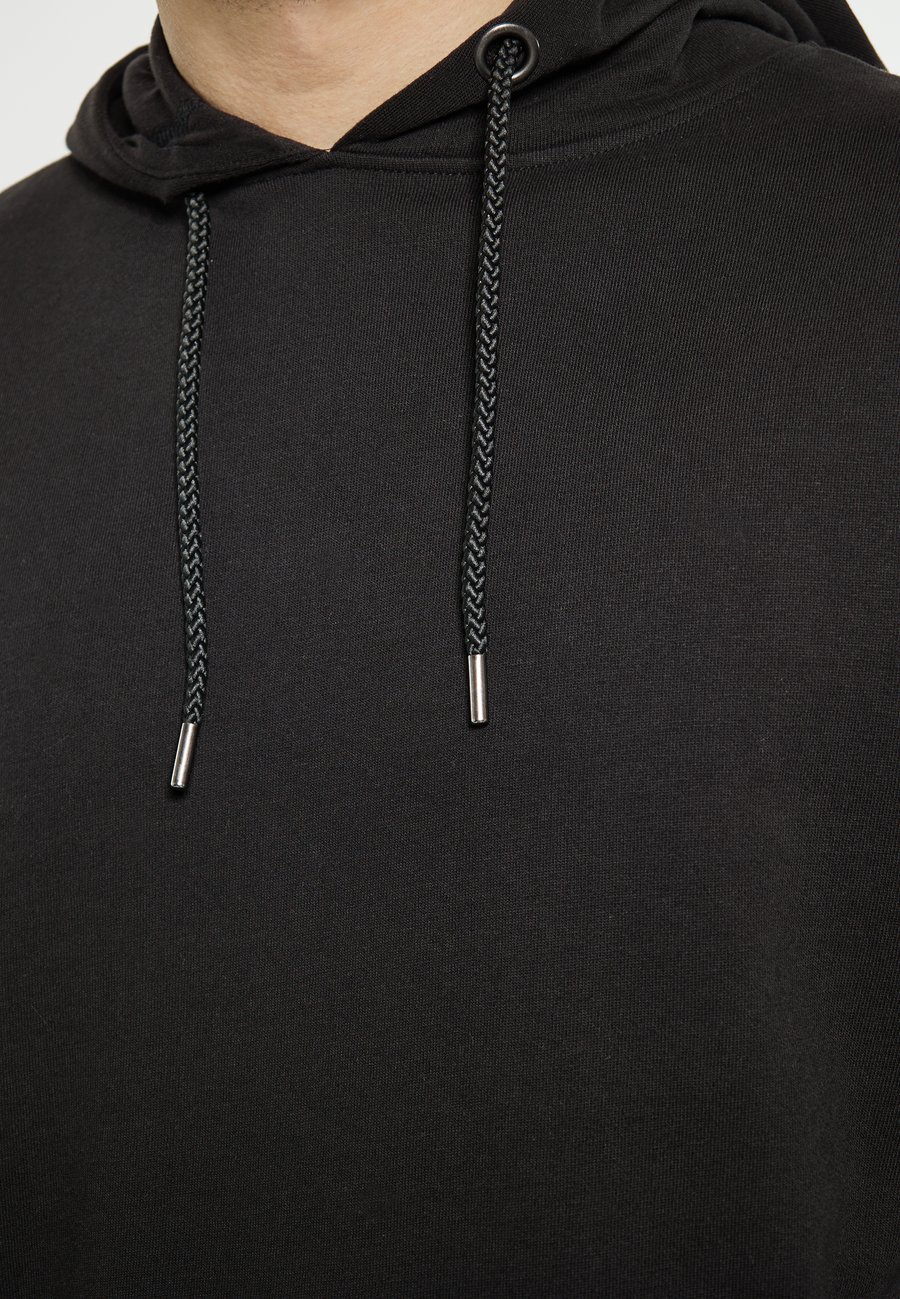 Худи Mo CO-BRANDED WITH SLOAN, Schwarz/Black
Худи Mo CO-BRANDED WITH SLOAN, Schwarz/Black