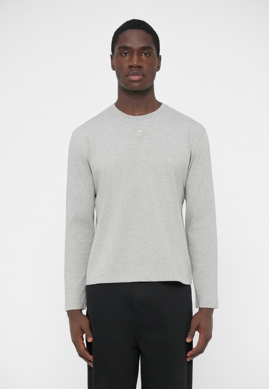 Топ MARINE SERRE MOON LOGO, Grey/Light Grey
Топ MARINE SERRE MOON LOGO, Grey/Light Grey