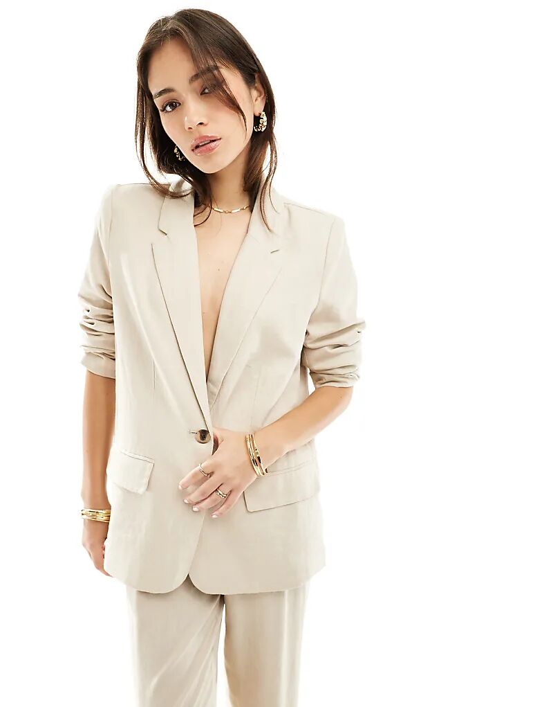 Льняной блейзер Vila цвета овсянки
Льняной блейзер Vila цвета овсянки