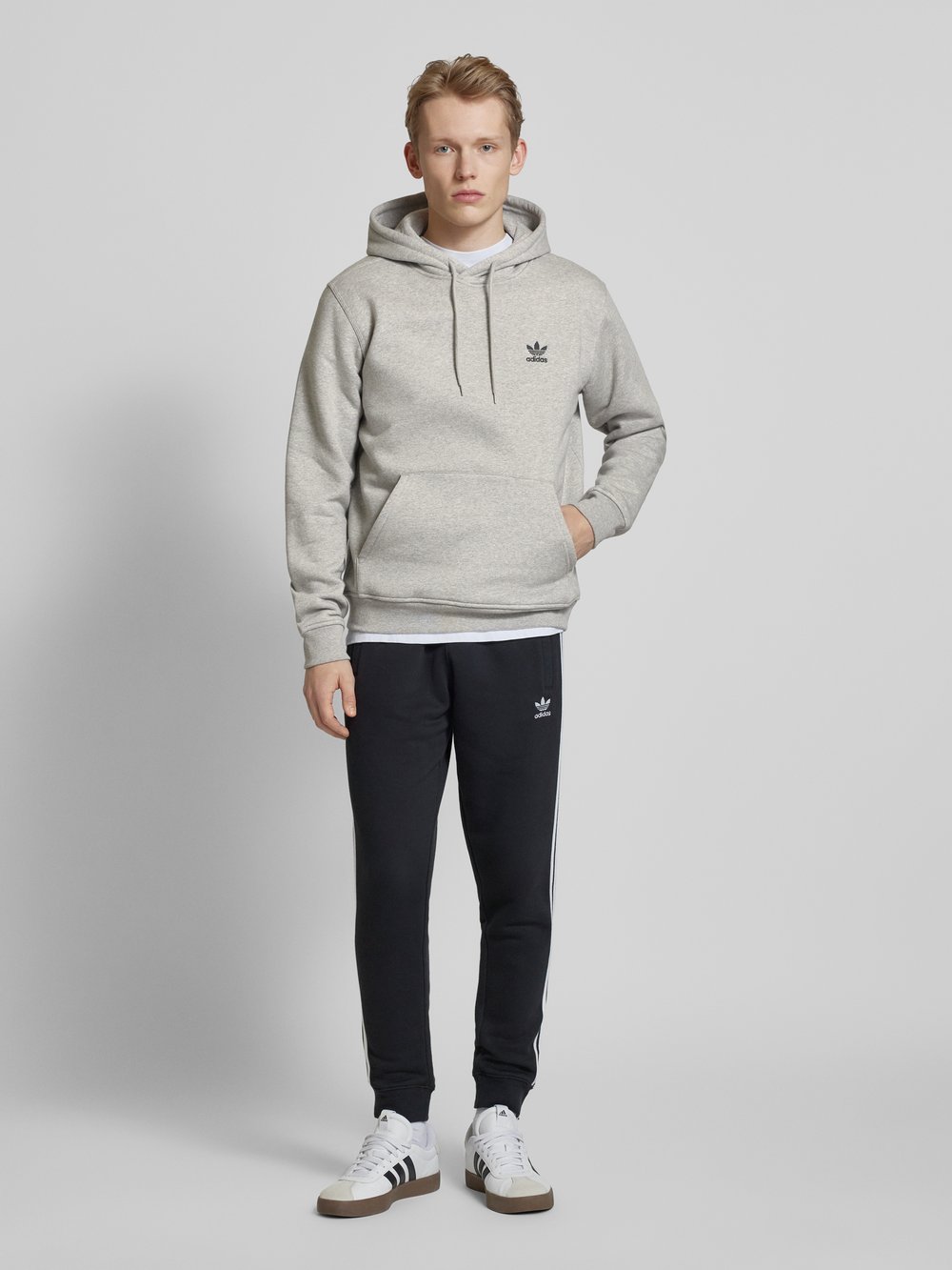 Толстовка с капюшоном из чистого хлопка с завязкой на шнурке adidas Originals, светло-серый
Толстовка с капюшоном из чистого хлопка с завязкой на шнурке adidas Originals, светло-серый