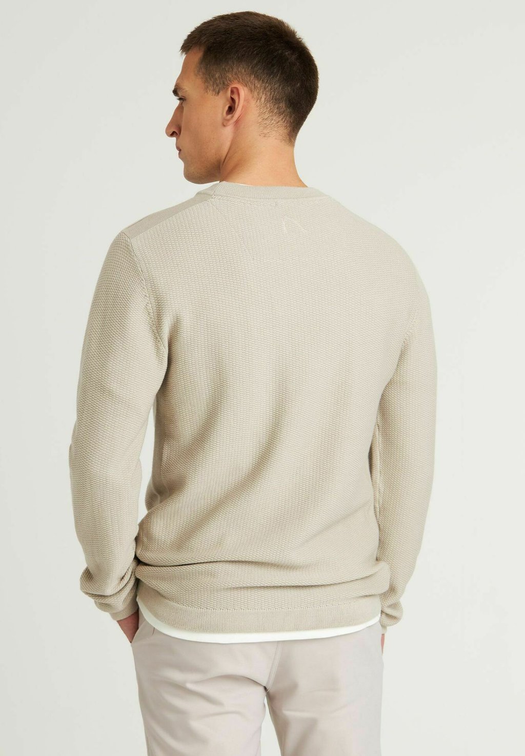 Джемпер ARMOR CHASIN', светло-серый
Джемпер ARMOR CHASIN', светло-серый