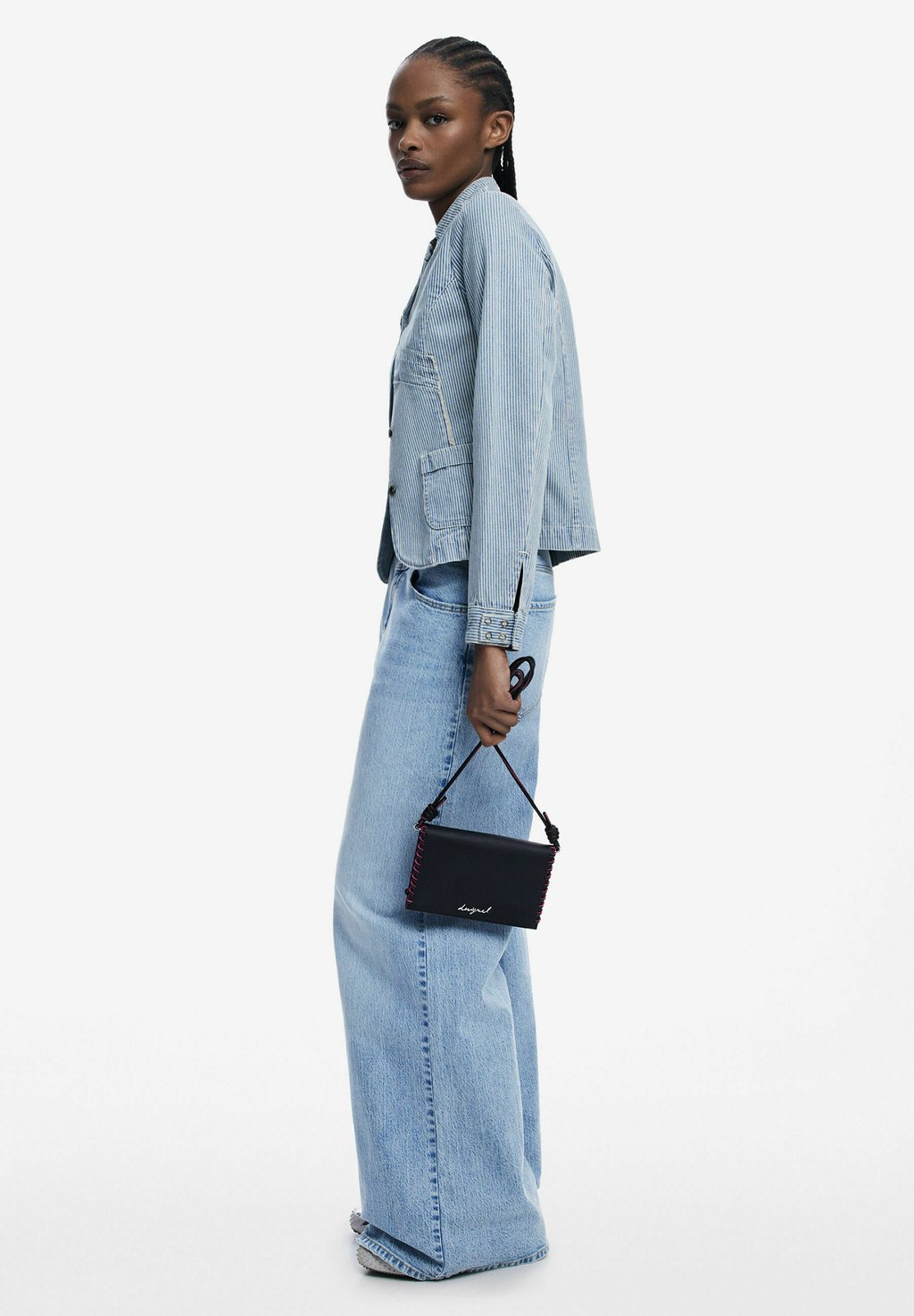 Кошелек MEDIUM SMOOTH CONVERTIBLE Desigual, черный
Кошелек MEDIUM SMOOTH CONVERTIBLE Desigual, черный