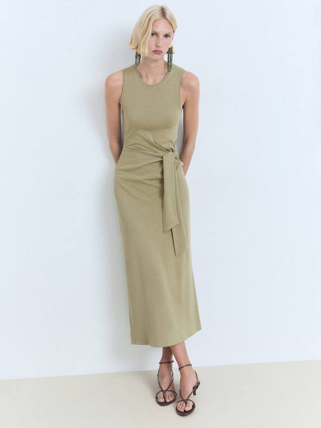 Платье миди с узлом в стиле Ferti Mango, Beige Khaki
Платье миди с узлом в стиле Ferti Mango, Beige Khaki