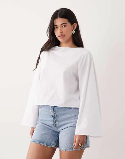Белый топ с рукавами флейта ASOS DESIGN Extreme
Белый топ с рукавами флейта ASOS DESIGN Extreme