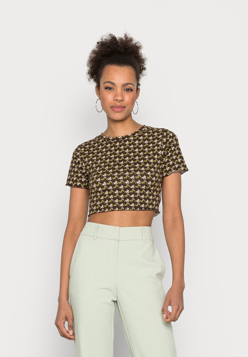 Футболка с принтом TEE Glamorous, хаки
Футболка с принтом TEE Glamorous, хаки