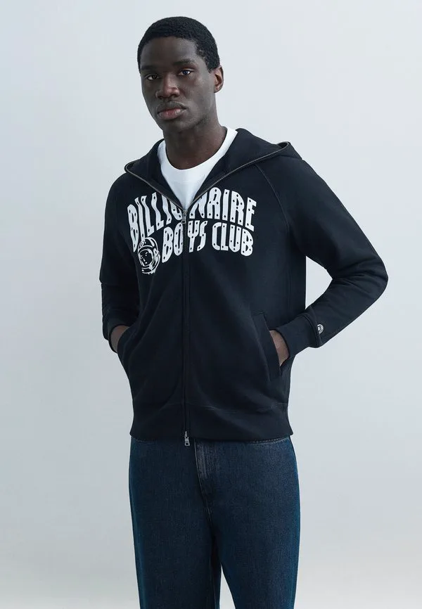 Толстовка на молнии с логотипом arch, капюшоном и застежкой-молнией по всей длине. Billionaire Boys Club, Black, Черный, Толстовка на молнии с логотипом arch, капюшоном и застежкой-молнией по всей длине. Billionaire Boys Club, Black
Толстовка на молнии с логотипом arch, капюшоном и застежкой-молнией по всей длине. Billionaire Boys Club, Black, Черный, Толстовка на молнии с логотипом arch, капюшоном и застежкой-молнией по всей длине. Billionaire Boys Club, Black