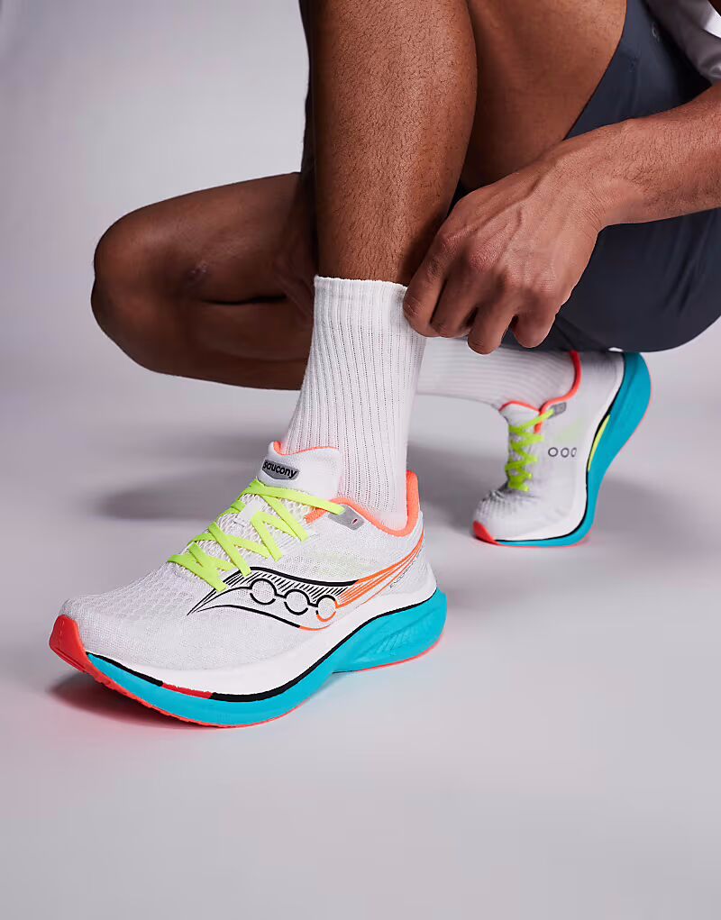 Кроссовки для бега Endorphin Speed 5 белого и мутантного цветов Saucony
Кроссовки для бега Endorphin Speed 5 белого и мутантного цветов Saucony