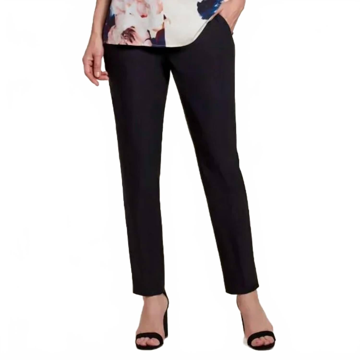 Женские классические укороченные брюки Signature в черном цвете TRIBAL
Женские классические укороченные брюки Signature в черном цвете TRIBAL