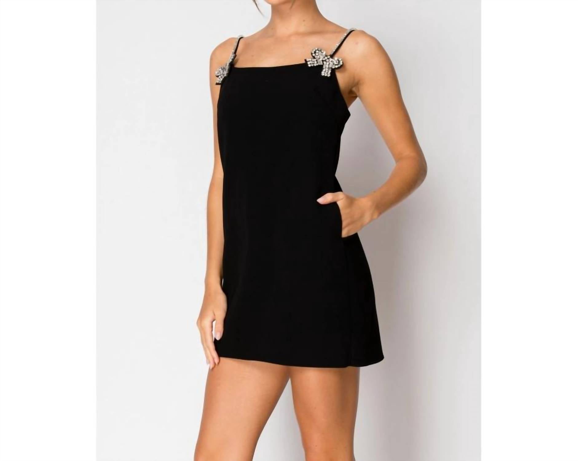 Платье с кристаллами черного цвета INA
Платье с кристаллами черного цвета INA