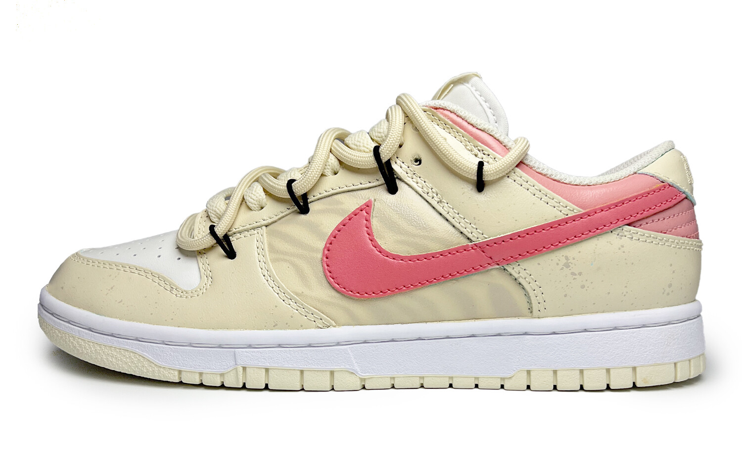 Кроссовки Nike Dunk Skateboarding Shoes Men Low-top Korean White/Winter White/Cream Pink/Blue, желтый
Кроссовки Nike Dunk Skateboarding Shoes Men Low-top Korean White/Winter White/Cream Pink/Blue, желтый