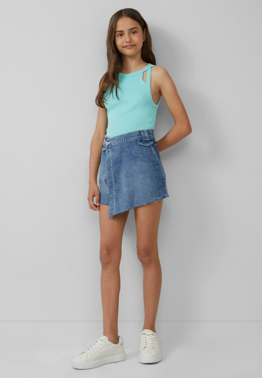 Топ s.Oliver TANK AUS MIT CUT-OUTS, Helles Türkis/Mint
Топ s.Oliver TANK AUS MIT CUT-OUTS, Helles Türkis/Mint