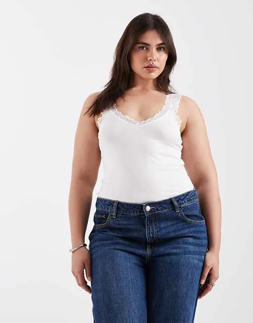 Белая майка из джерси Vero Moda Curve с кружевной отделкой
Белая майка из джерси Vero Moda Curve с кружевной отделкой