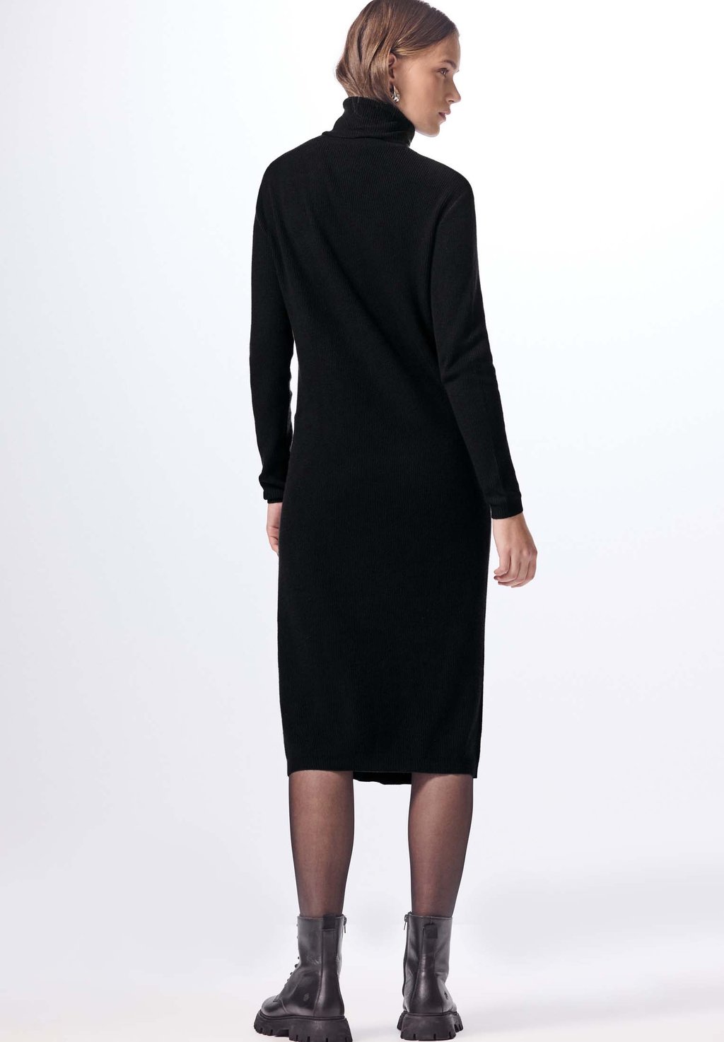 Платье-джемпер MIDI MIT ROLLKRAGEN Street One Studio, черный
Платье-джемпер MIDI MIT ROLLKRAGEN Street One Studio, черный