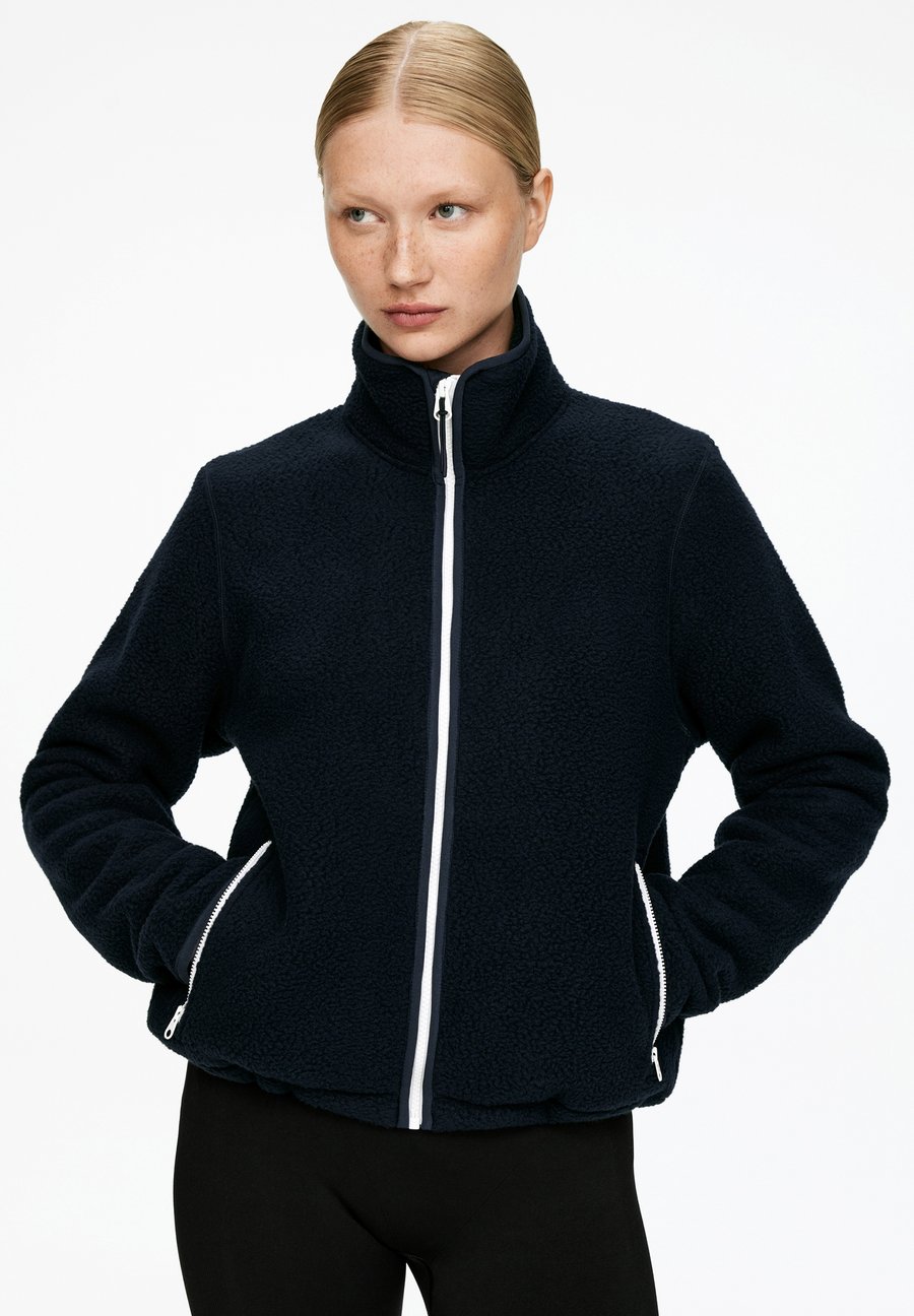 Флисовая куртка ARKET Fleece jacket, Dark Blue
Флисовая куртка ARKET Fleece jacket, Dark Blue