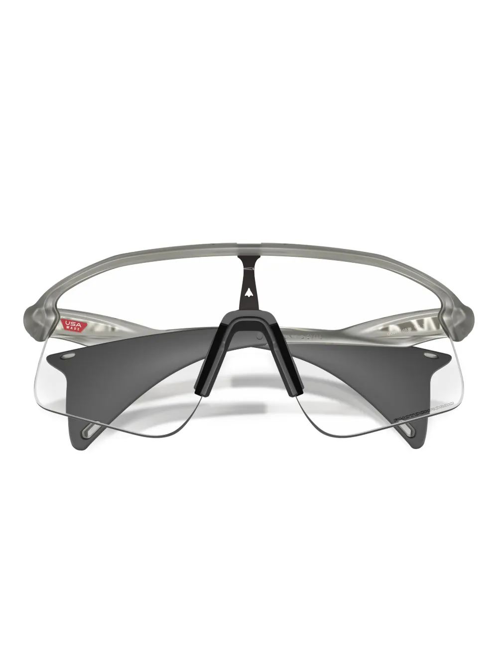 Солнцезащитные очки в массивной оправе Oakley, серый
Солнцезащитные очки в массивной оправе Oakley, серый