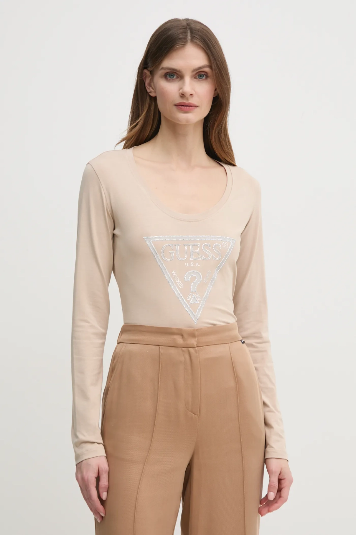 Футболка с длинным рукавом Guess, бежевый 
Футболка с длинным рукавом Guess, бежевый