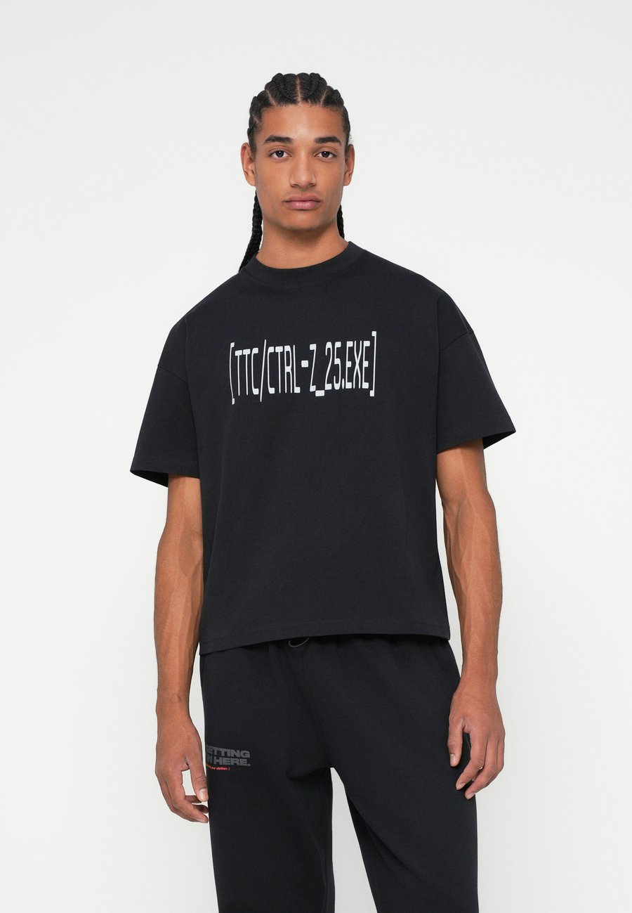 Футболка The Tracksuit Club UNDO SOCIETY UNISEX, Black, Черный, Футболка The Tracksuit Club UNDO SOCIETY UNISEX, Black
Футболка The Tracksuit Club UNDO SOCIETY UNISEX, Black, Черный, Футболка The Tracksuit Club UNDO SOCIETY UNISEX, Black