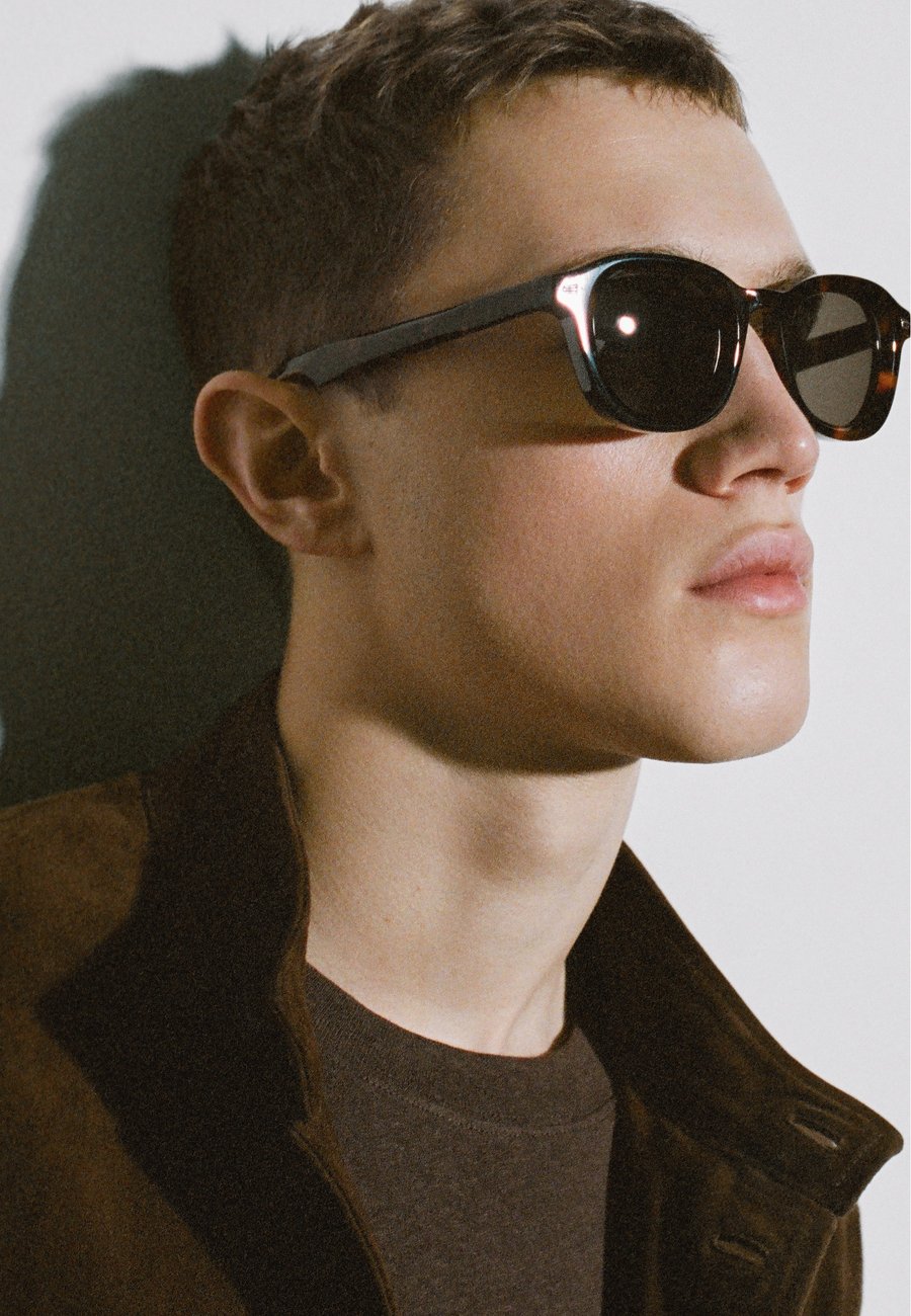 Солнцезащитные очки Massimo Dutti Sunglasses, Dark Brown
Солнцезащитные очки Massimo Dutti Sunglasses, Dark Brown