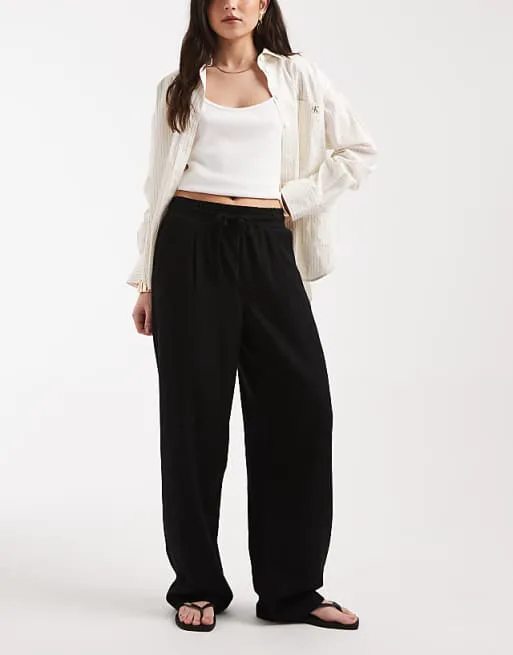 Черные брюки из смесового льна с завязкой на талии Vero Moda
Черные брюки из смесового льна с завязкой на талии Vero Moda