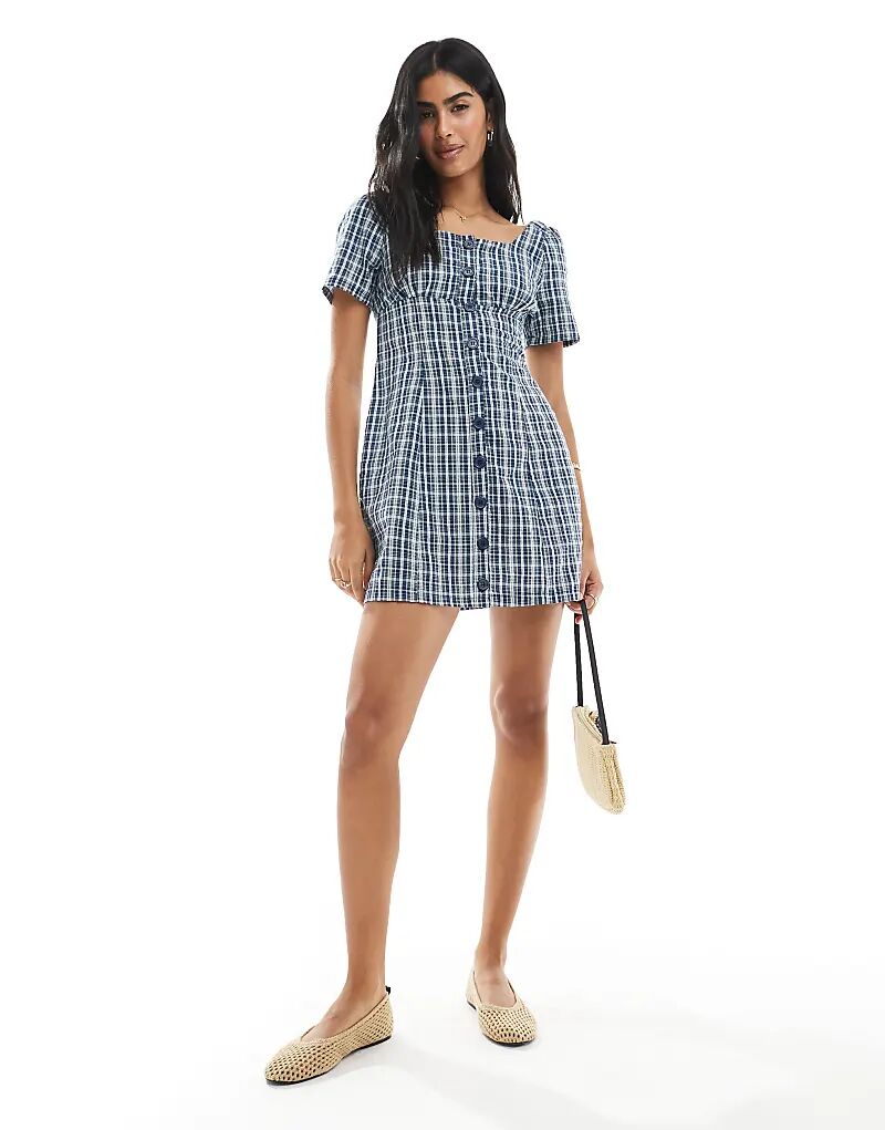 Мини-платье доярки Daisy Street с пуговицами спереди в синюю, тёмно-синюю клетку
Мини-платье доярки Daisy Street с пуговицами спереди в синюю, тёмно-синюю клетку