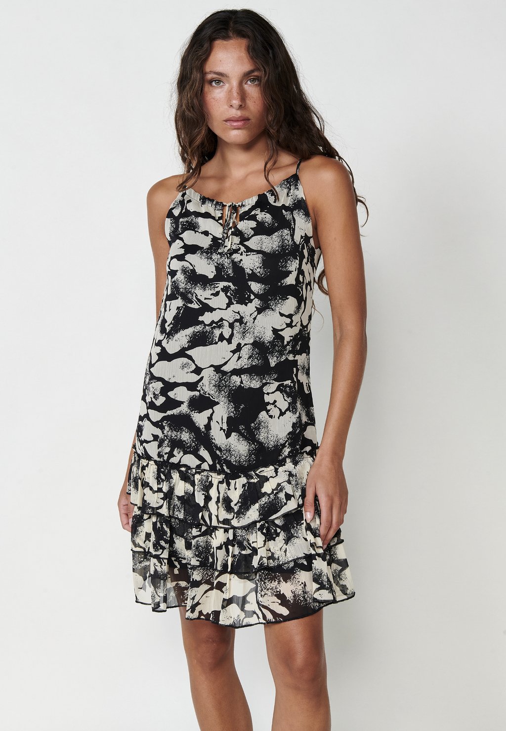 Повседневное платье STRAP Koroshi, черный
Повседневное платье STRAP Koroshi, черный