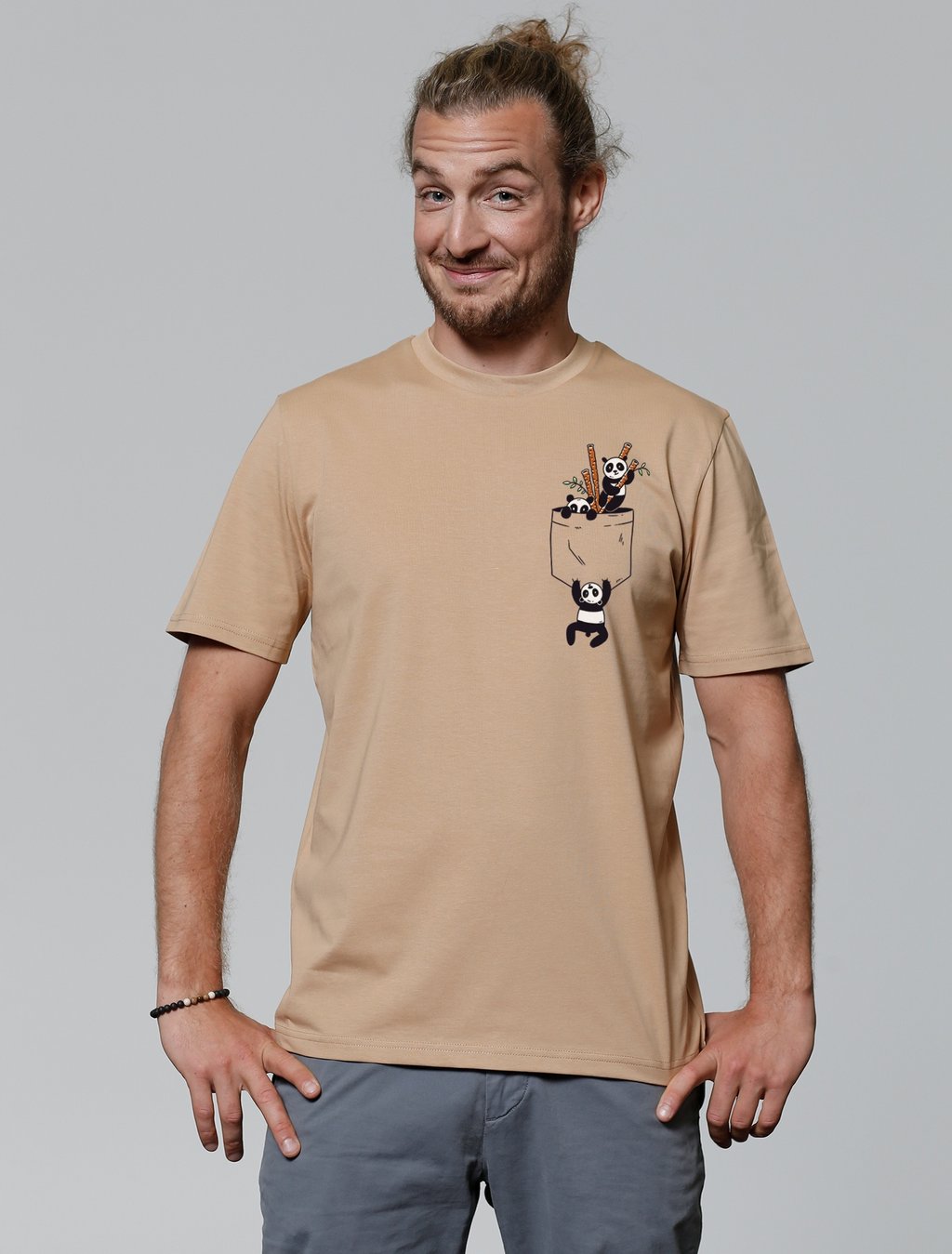 Футболка с принтом POCKET PANDAS watapparel, бежевый 
Футболка с принтом POCKET PANDAS watapparel, бежевый