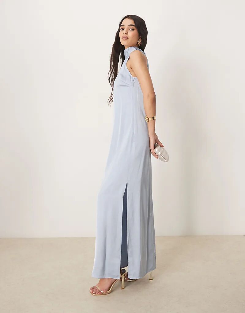 Платье макси VILA с халтернеем и завязкой на шее пастельно-голубого цвета
Платье макси VILA с халтернеем и завязкой на шее пастельно-голубого цвета