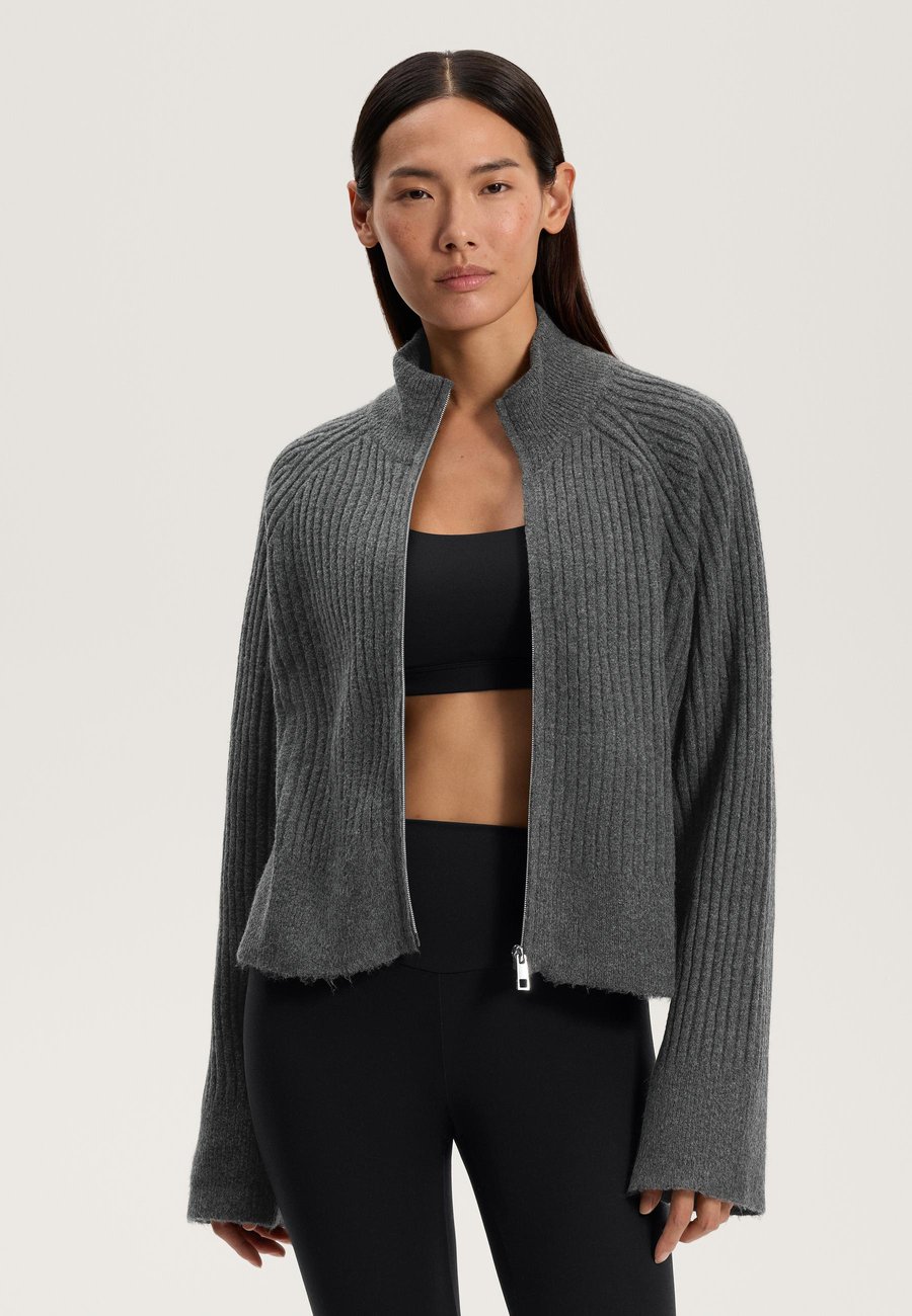 Кардиган OYSHO SOFT, Mottled Grey
Кардиган OYSHO SOFT, Mottled Grey