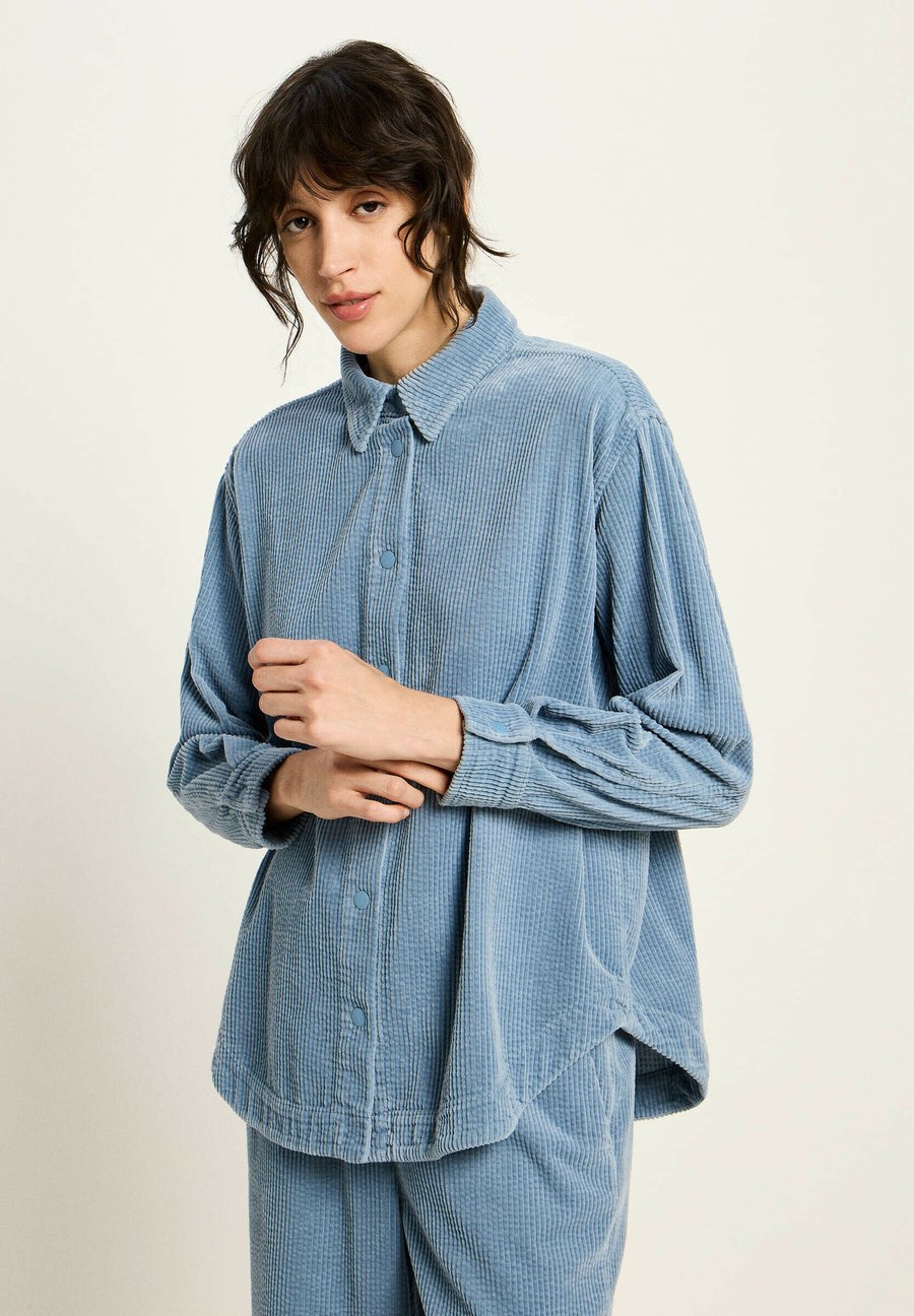 Блуза LANIUS Button-down blouse, Light Vintage Blue/Light Blue
Блуза LANIUS Button-down blouse, Light Vintage Blue/Light Blue
