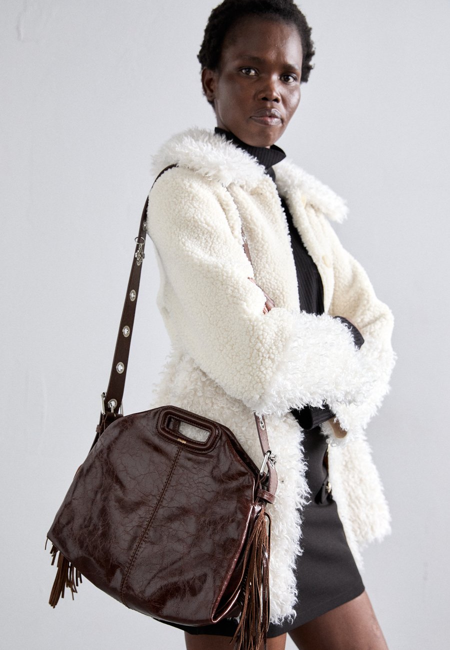 Сумка Maje MISSMUSED, Marron Fonce/Brown
Сумка Maje MISSMUSED, Marron Fonce/Brown