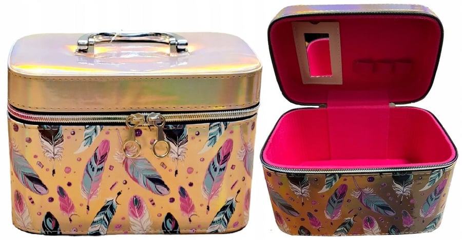 Чехол-косметичка дорожный чемодан с зеркалом разноцветные перья Адар ADAR
Чехол-косметичка дорожный чемодан с зеркалом разноцветные перья Адар ADAR