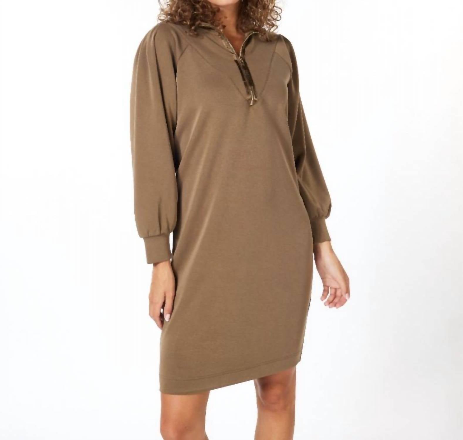 Платье из модала на молнии в армейском зеленом цвете ESQUALO
Платье из модала на молнии в армейском зеленом цвете ESQUALO