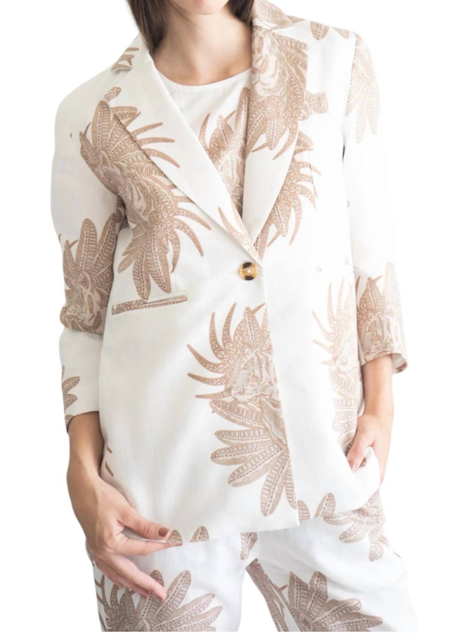 Греческий блейзер тигрово-белого цвета Las Sureñas
Греческий блейзер тигрово-белого цвета Las Sureñas