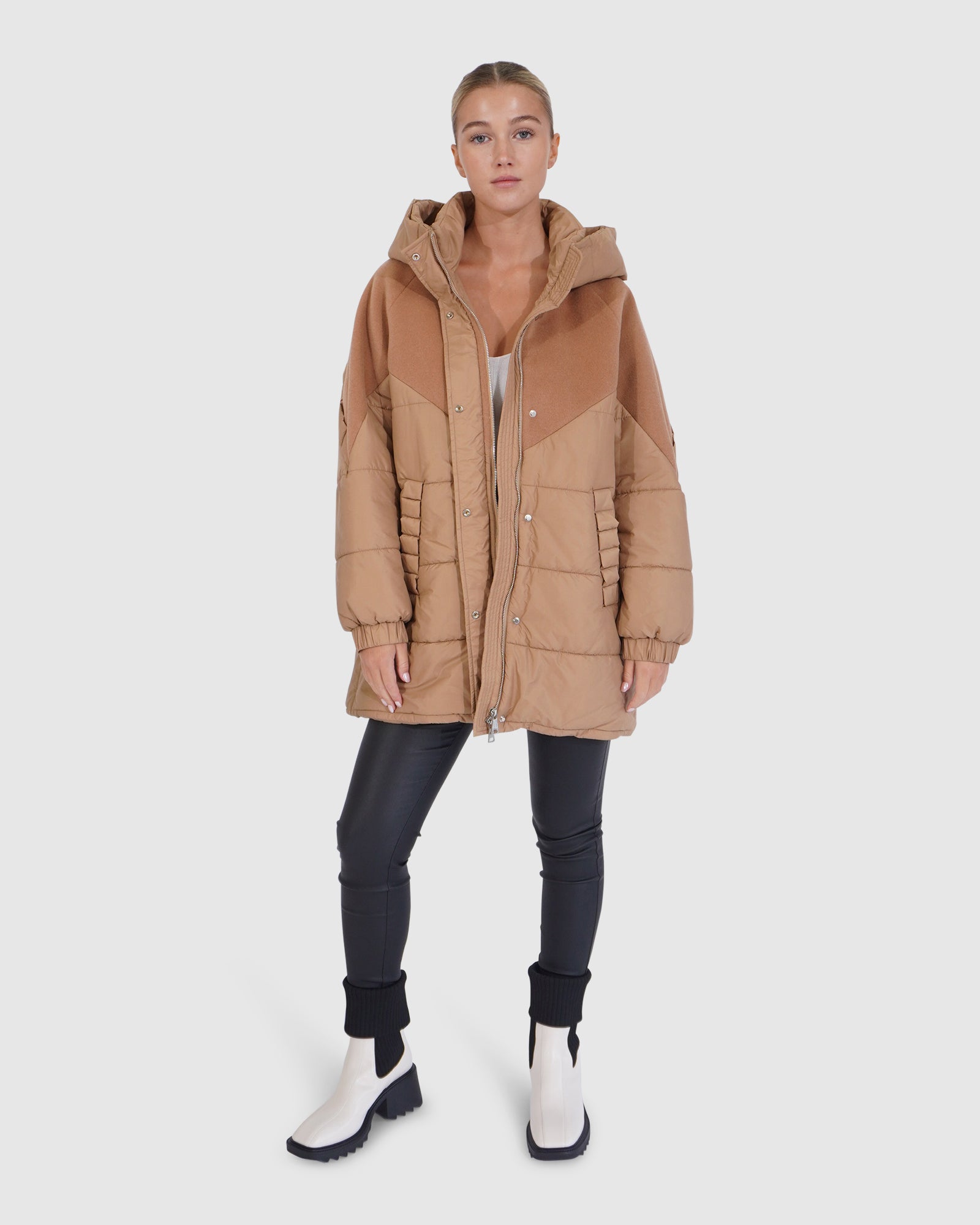 Стеганая куртка «Say It Again» Belle&Bloom, коричневый
Стеганая куртка «Say It Again» Belle&Bloom, коричневый