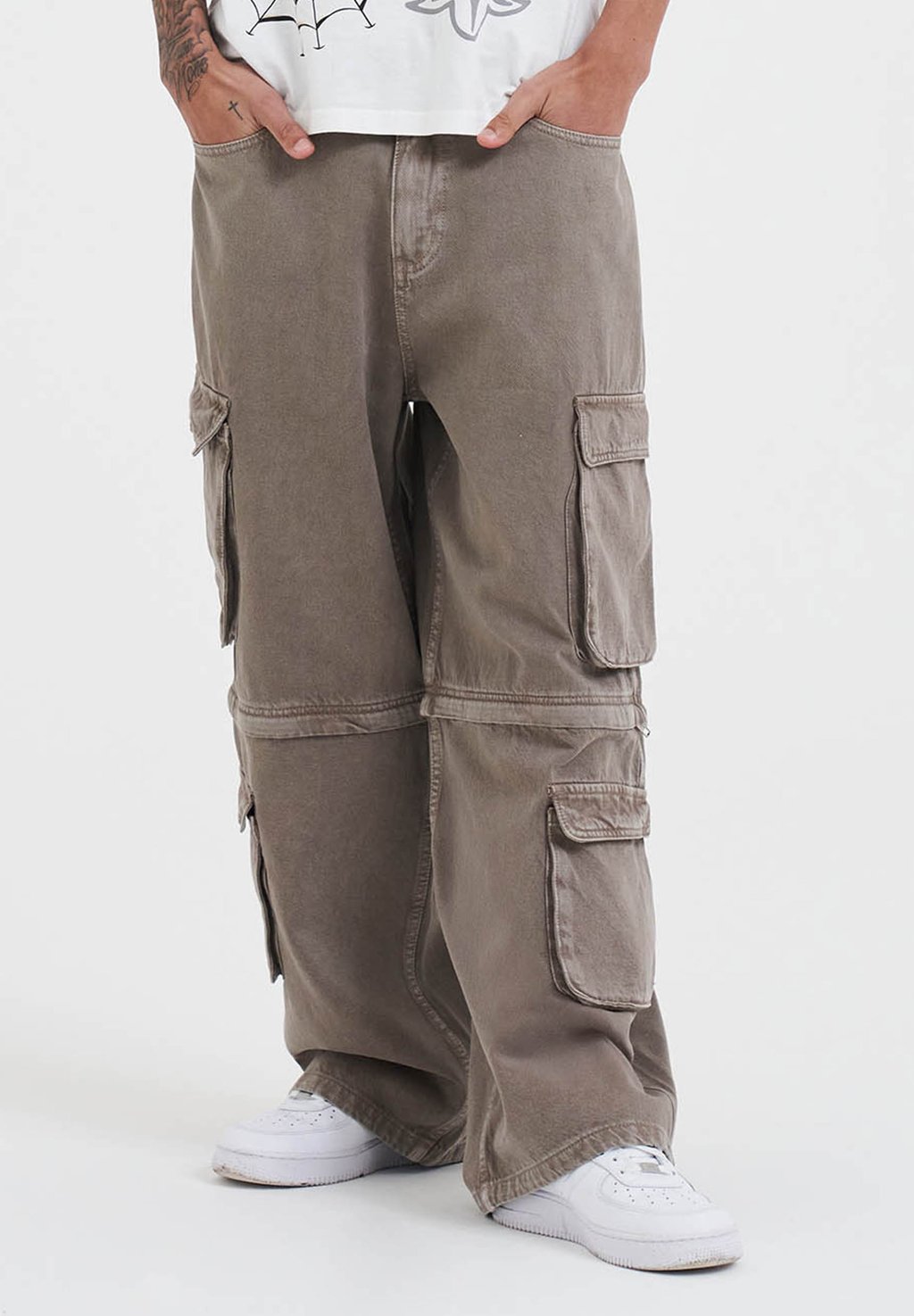 Джинсы свободного кроя DRAG WITH REMOVABLE LEGS Ed Hardy, бежевый
Джинсы свободного кроя DRAG WITH REMOVABLE LEGS Ed Hardy, бежевый