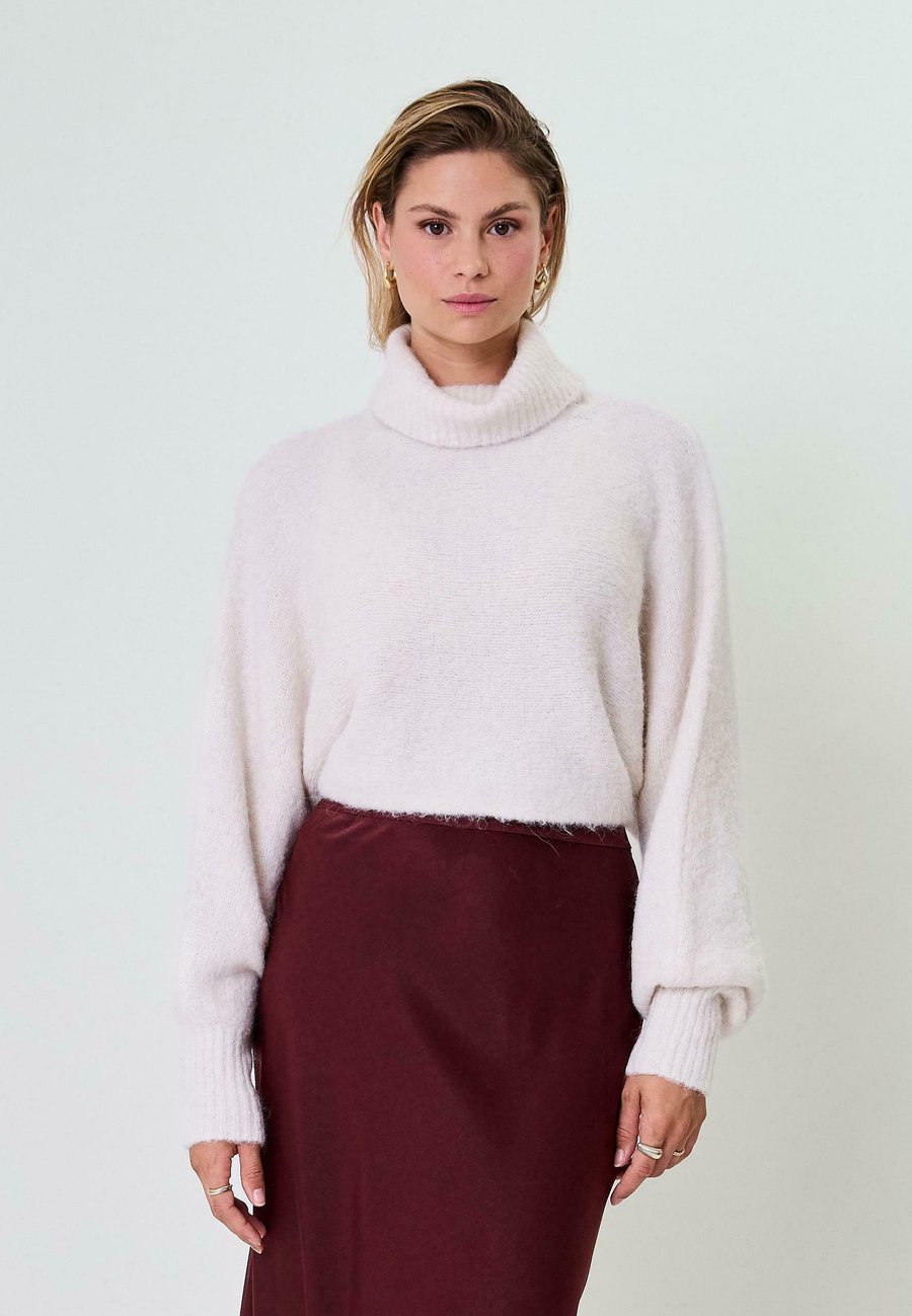 Джемпер OH APRIL Jumper, Ivory/Beige
Джемпер OH APRIL Jumper, Ivory/Beige