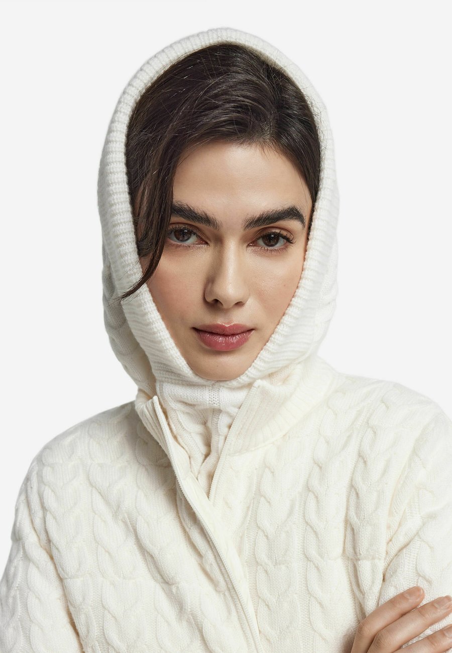 Шапка Falconeri Beanie, White/Off-White
Шапка Falconeri Beanie, White/Off-White