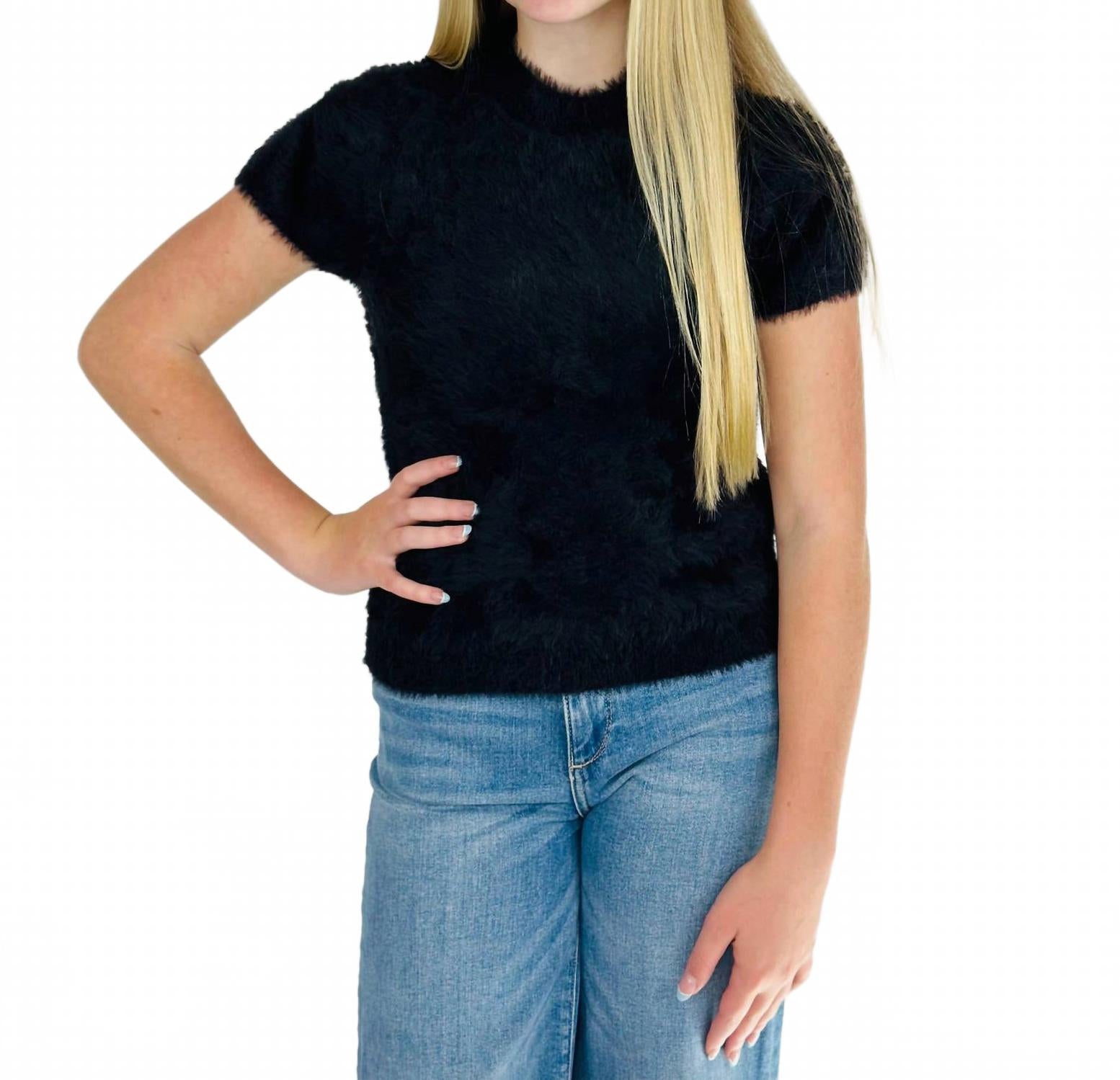 Черный пушистый свитер с короткими рукавами для девочки-подростка Hannah Banana
Черный пушистый свитер с короткими рукавами для девочки-подростка Hannah Banana