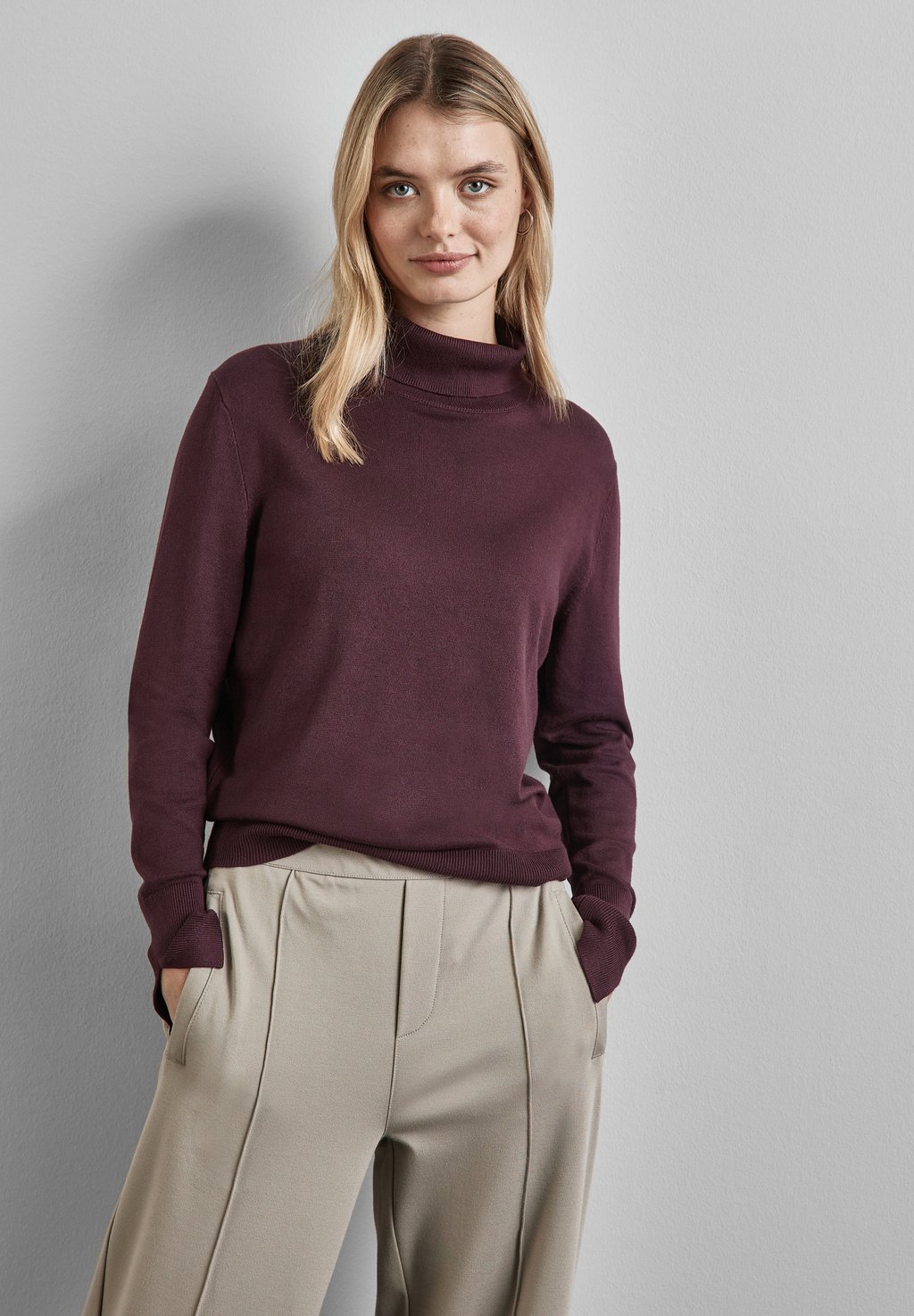 Джемпер ROLLKRAGEN Street One, светло-красный
Джемпер ROLLKRAGEN Street One, светло-красный