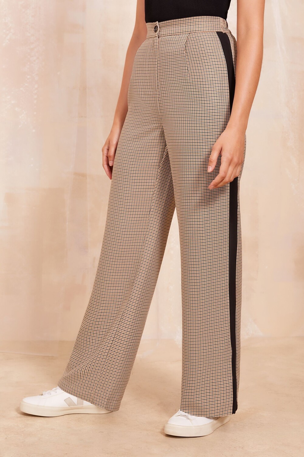 Брюки в клетку с полосками по бокам Friends Like These, коричневый
Брюки в клетку с полосками по бокам Friends Like These, коричневый