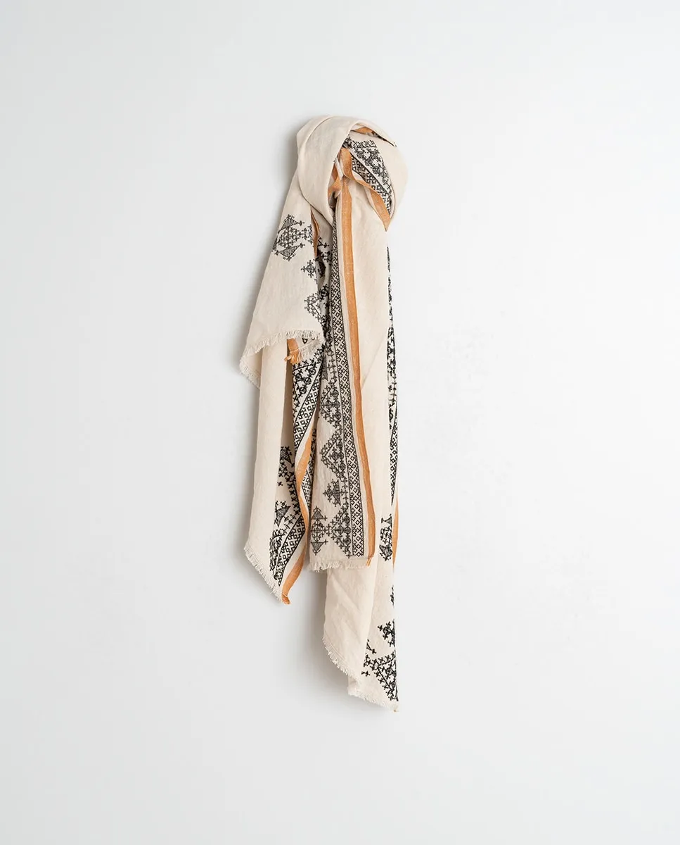 Длинный шарф с узором Indi & Cold, светло-бежевый
Длинный шарф с узором Indi & Cold, светло-бежевый